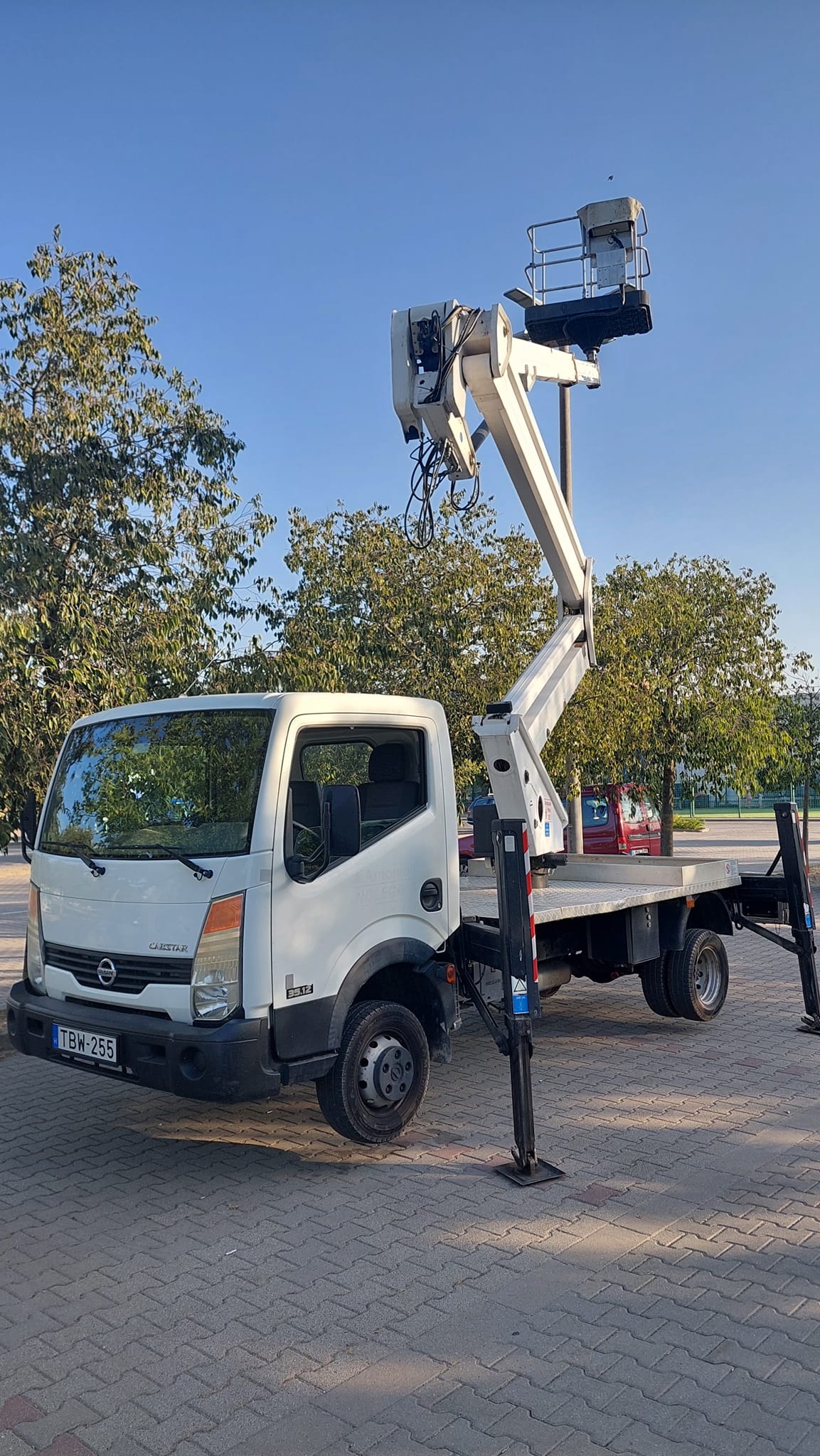 Emelőkosaras darunk 3