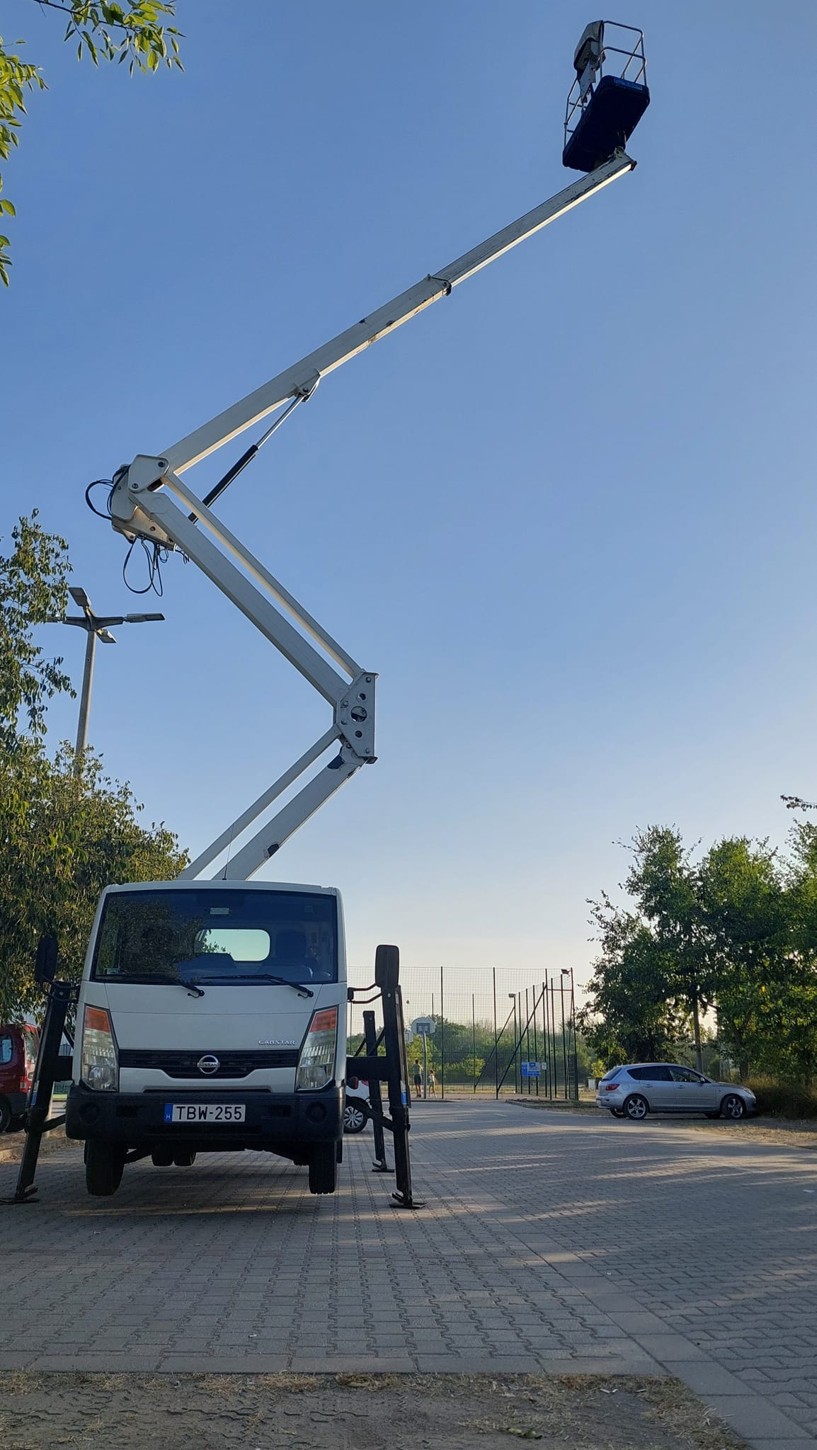 Emelőkosaras darunk 4